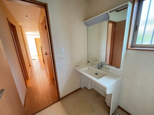 野田市上花輪　中古戸建　平成4年築の独立洗面台