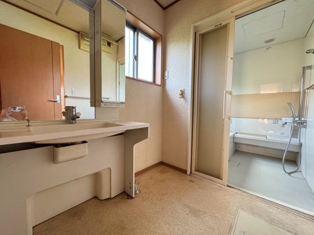 野田市上花輪　中古戸建　平成4年築の洗面所