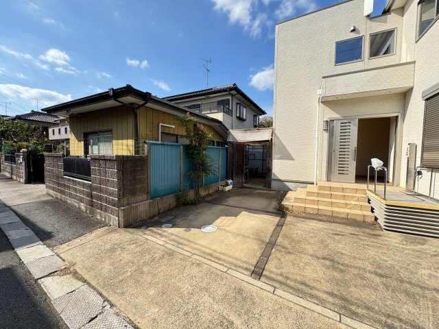 野田市上花輪　中古戸建　平成4年築の駐車場