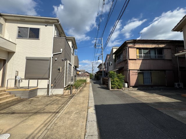 野田市上花輪　中古戸建　平成4年築の前面道路含む現地写真