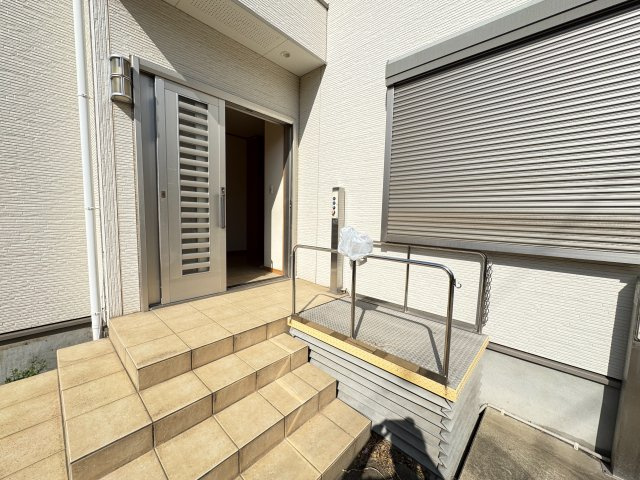 野田市上花輪　中古戸建　平成4年築の玄関