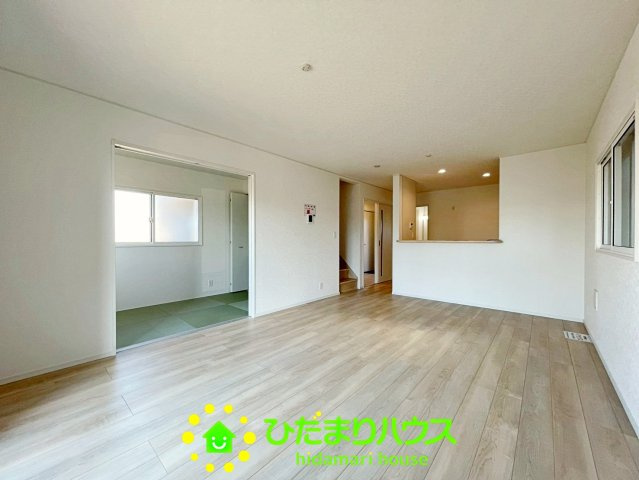 宮代町百間第８　新築一戸建て　03　クレイドルガーデンの居間・リビング