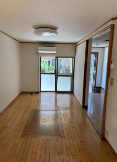 松が丘北町戸建の居間・リビング