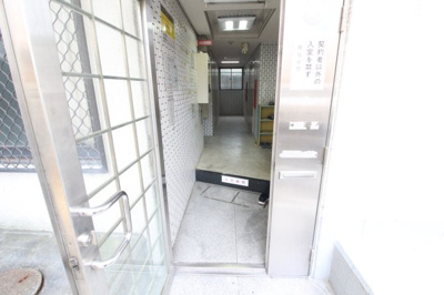 【エントランス】 | ラパンジール天王寺 | エントランスで靴を脱ぐスタイルです♪