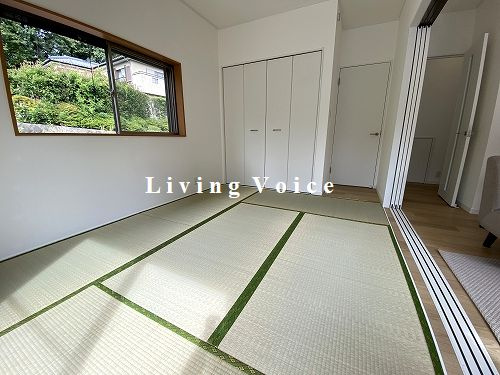 【バルコニー】 | 【仲介手数料０円】平塚市めぐみが丘2丁目　中古一戸建て | 平塚市めぐみが丘2丁目　中古一戸建て