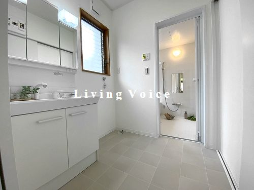 【居間・リビング】 | 【仲介手数料０円】平塚市めぐみが丘2丁目　中古一戸建て | 平塚市めぐみが丘2丁目　中古一戸建て