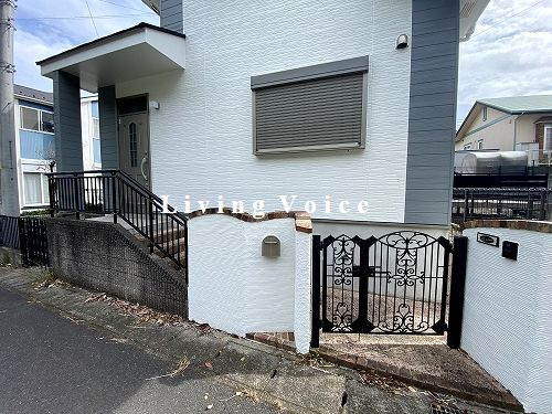 【エントランス】 | 【仲介手数料０円】平塚市めぐみが丘2丁目　中古一戸建て | 平塚市めぐみが丘2丁目　中古一戸建て