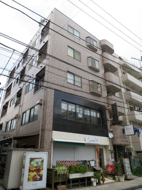 ラトゥール前田の外観