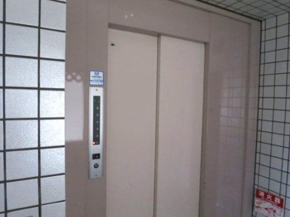 ラトゥール前田のロビー