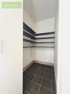 【収納】 | 小学校６分　オール電化　太陽光発電　宅配ボックス　2号棟　東初富