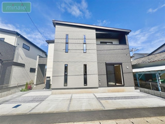 【外観】 | 小学校６分　オール電化　太陽光発電　宅配ボックス　2号棟　東初富