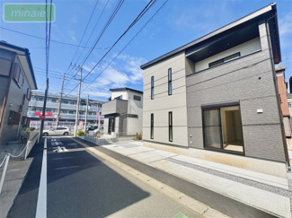 【外観】 | 小学校６分　オール電化　太陽光発電　宅配ボックス　2号棟　東初富 | 販売現地
スタイリッシュな外観でゆったりした空間が魅力的です♪