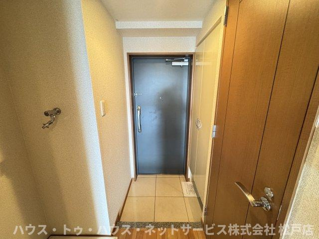 第17シントウキョウビルの玄関