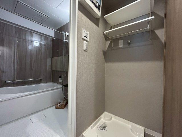 桂グリーンマンションの洗面所|浴室すぐ横に洗濯機置き場がございます(^^)/