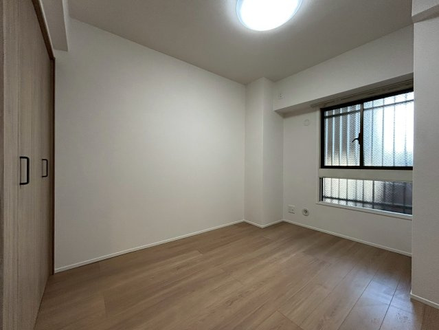 桂グリーンマンションの洋室|洋室5.2帖
収納も完備のお部屋です！