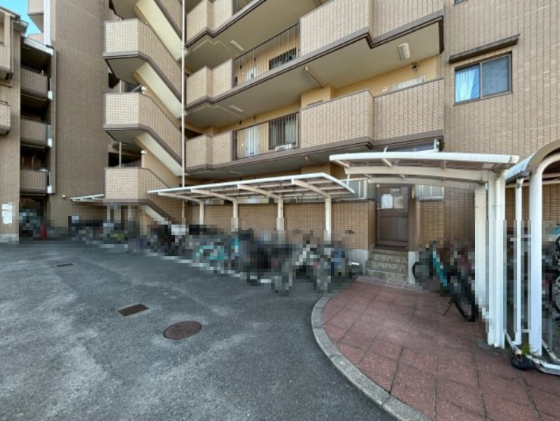 桂グリーンマンションの駐輪場|駐輪場完備！空き状況や費用についてはお問合せください。