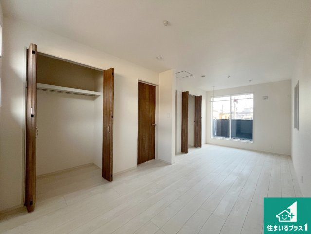 姫路市北平野南の町　新築一戸建ての洋室|シンプルな洋室は、自分好みのインテリアが楽しめます♪ご家族とインテリアや家具を選びに行くのは新築購入時の醍醐味の一つです。ぜひお楽しみください♪