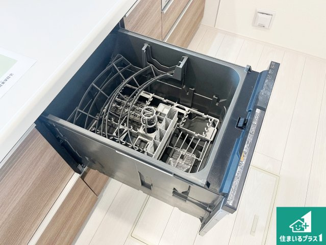 姫路市北平野南の町　新築一戸建ての設備|食事後の一仕事、食器洗いをボタン一つでお任せできちゃいます！場所を取らないビルトイン式なので、お料理スペースもしっかり確保！