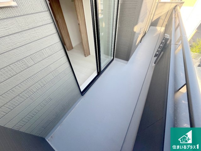 姫路市北平野南の町　新築一戸建てのバルコニー|ワイドバルコニーは洗濯物を干すスペースが広いのでご家族が多くても安心！