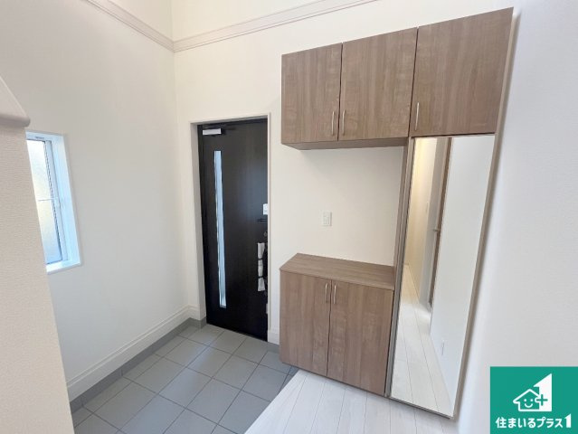 姫路市北平野南の町　新築一戸建ての玄関|シューズボックスにはたくさんの靴が収納できるので玄関周りはいつもスッキリ！ご家族が増えても安心！