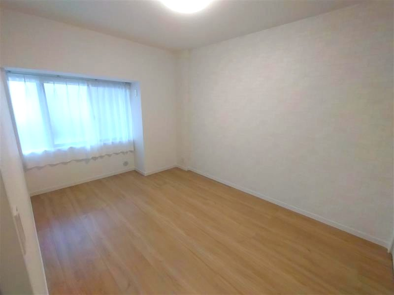 サザンヒル八事三号棟の洋室|明るい洋室です