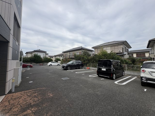 クレシアの駐車場