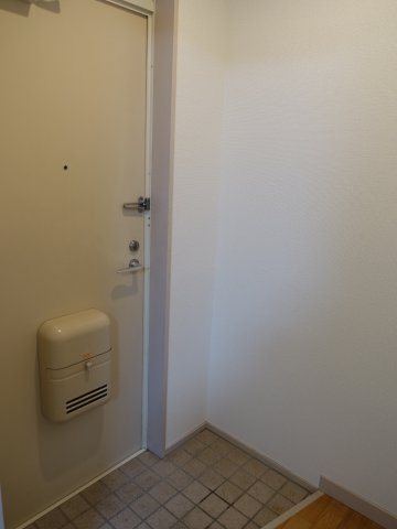 クレセントヴィラージュ東明の玄関