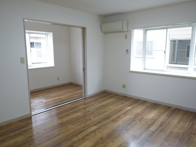 クレセントヴィラージュ東明の居間・リビング