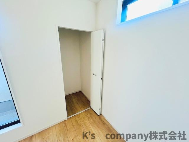 藤沢市鵠沼海岸3丁目　新築戸建の収納|洋室5帖の収納スペース◇