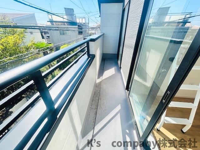 藤沢市鵠沼海岸3丁目　新築戸建のバルコニー|バルコニー☆たくさん洗濯物を干すことのできる横幅のあるバルコニーです◇