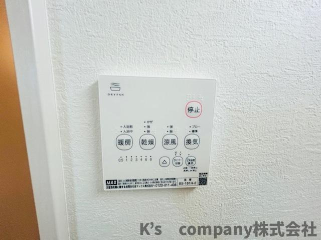 藤沢市鵠沼海岸3丁目　新築戸建の設備|浴室を暖めることができる浴室乾燥機は、寒い時期のヒートショック予防にも役立ちます◇