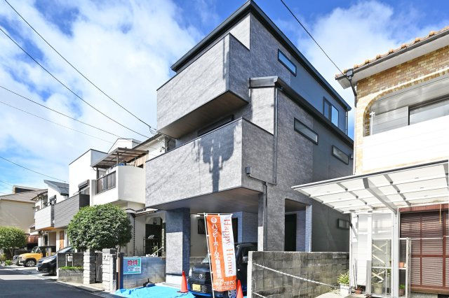 伊丹市荒牧南2丁目新築一戸建て│南向き4LDK+駐車1台可の外観|JR宝塚線「中山寺」駅徒歩19分の立地！南向き限定1区画の新築戸建が堂々完成致しました。即日のご内覧が可能です。皆様からのご連絡心よりお待ちしております。