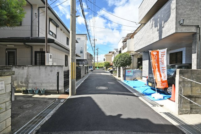 伊丹市荒牧南2丁目新築一戸建て│南向き4LDK+駐車1台可の前面道路含む現地写真|前面道路は南側に約4.5ｍ幅です。