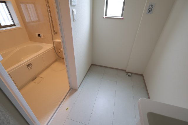 《仲介手数料無料》見沼区大字御蔵1248-16新築一戸建てハートフルタウンのランドリースペース