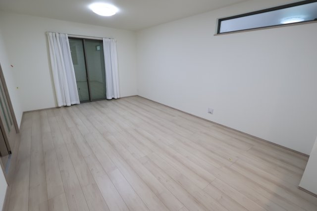 《仲介手数料無料》見沼区大字御蔵1248-16新築一戸建てハートフルタウンの居間・リビング