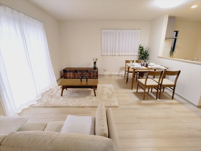 【居間・リビング】 | 入間市鍵山3期　全3棟　3号棟 | 開放感があり日当たり良好です