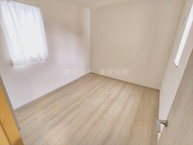 【洋室】 | 入間市鍵山3期　全3棟　3号棟 | 洋室5.25帖北側、使い勝手のいい洋室です