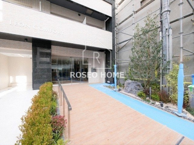 レオンコンフォート本町クレセントのエントランス