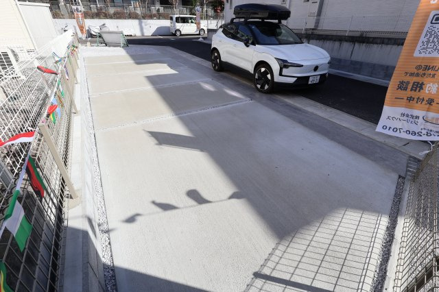 《仲介手数料無料》緑区道祖土４丁目6-24-1新築一戸建てグラファーレの駐車場