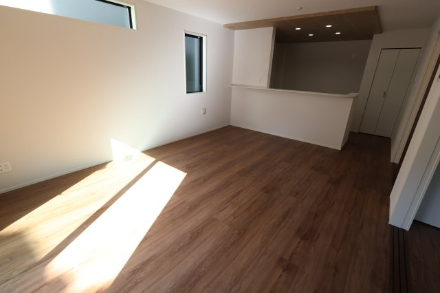 《仲介手数料無料》緑区道祖土４丁目6-24-1新築一戸建てグラファーレの居間・リビング