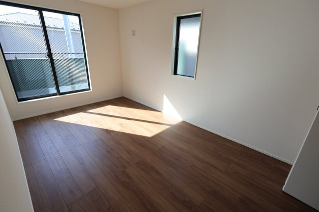 《仲介手数料無料》緑区道祖土４丁目6-24-1新築一戸建てグラファーレの洋室