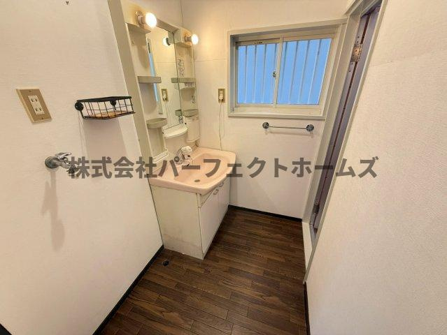 国松町8戸建　賃貸の洗面所|使いやすい洗面所です