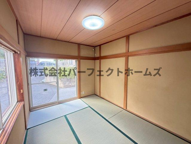 国松町8戸建　賃貸の和室|ゆったりとくつろげる和室です