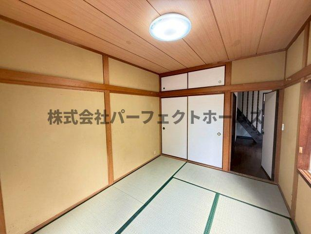 国松町8戸建　賃貸の和室|和室ならではの温かな和の空間で寛ぎの時間を過ごせます