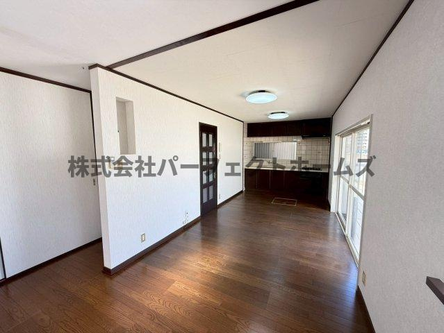 国松町8戸建　賃貸の居間・リビング|使いやすい居間です