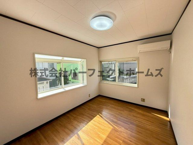 国松町8戸建　賃貸の居間・リビング|使いやすいリビングです
