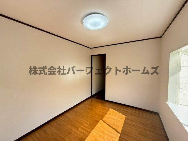 国松町8戸建　賃貸の居間・リビング|使いやすいリビングです