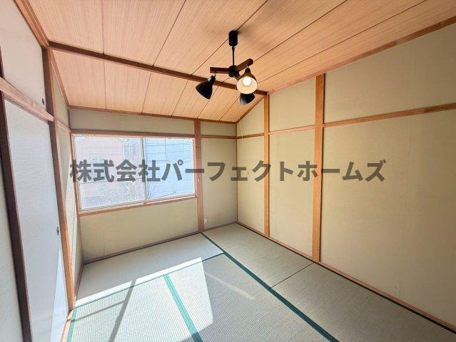国松町8戸建　賃貸の和室|ゆったりとくつろげる和室です