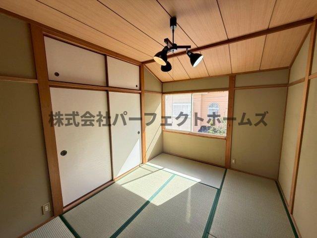 国松町8戸建　賃貸の和室|和室があれば、来客や子供用のスペースとして活躍します