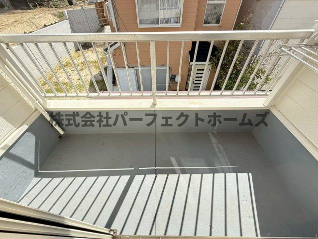 国松町8戸建　賃貸のバルコニー|開放的で明るい空間を演出してくれるバルコニーです